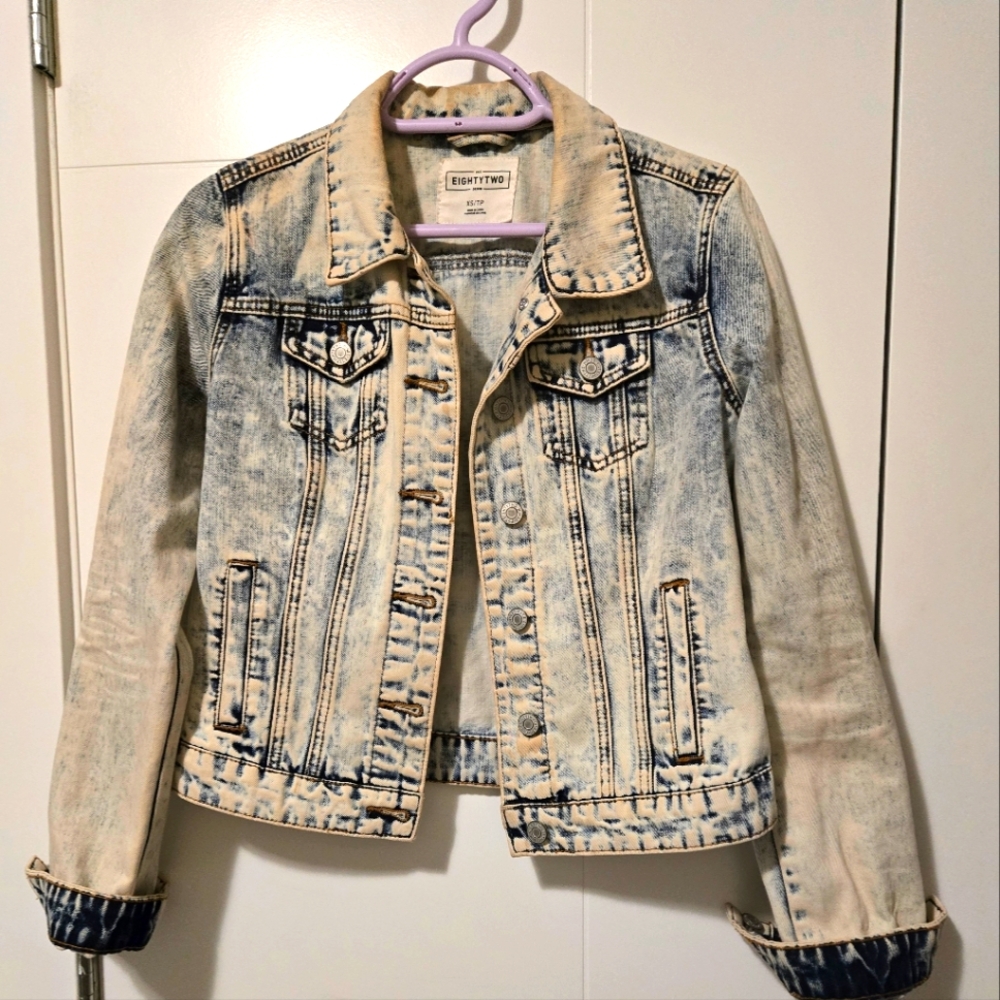 Gentle used ladies denim jacket size XS 😍